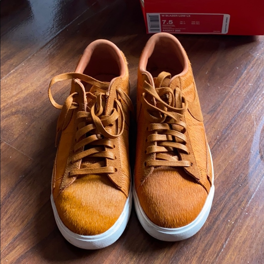 Women Blazer Low LX